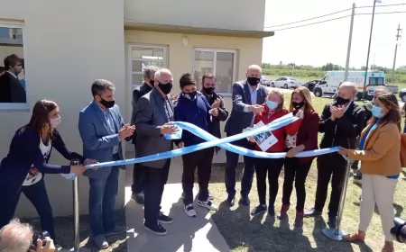 Con la presencia del gobernador, inauguraron 63 viviendas en Puerto San Martín