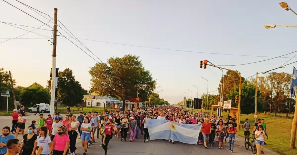 Bermúdez: Mas de 400 vecinos marchan hacia la comisaría cortando la ruta