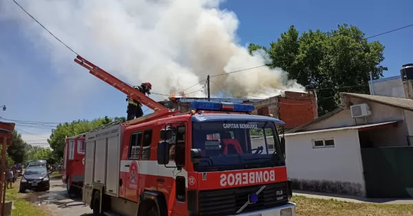 Incendio en una vivienda en Beltrán: los propietarios resultaron con quemaduras