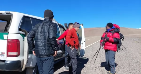 Gendarmería rescató a un andinista que se había perdido en el Volcán San Francisco