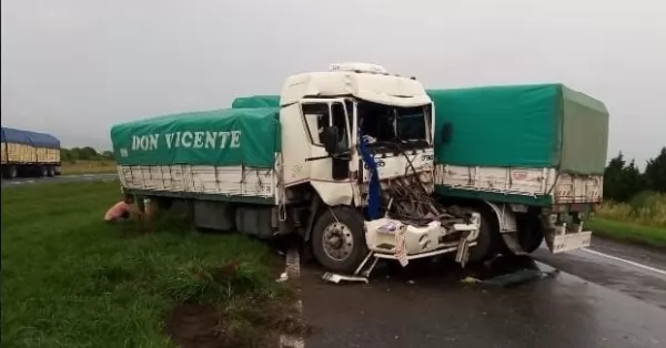 Dos camiones chocaron en la autopista Rosario - Santa Fe