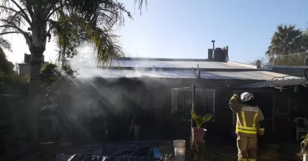 El quincho de una vivienda ardió en llamas en Ricardone