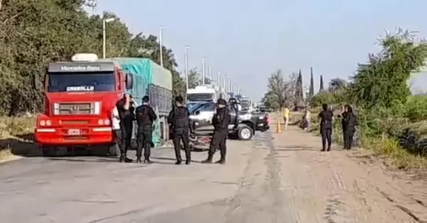 Un motociclista murió tras chocar con un camión en Puerto San Martín