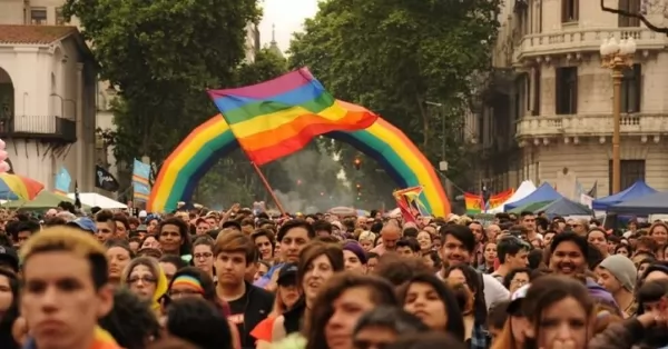 Rosario vuelve a teñir sus calles de color en la marcha del orgullo