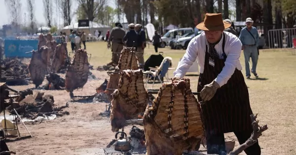 Primer concurso de asadores a la estaca en Granadero Baigorria