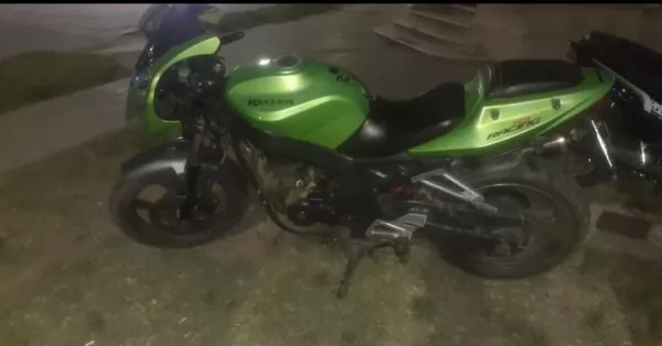 San Lorenzo: Un motociclista y una mujer en silla de ruedas colisionaron y ambos resultaron heridos