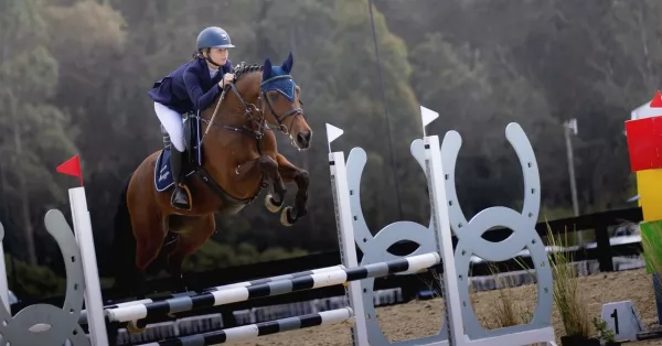 La historia de Lucero, la joven bermudense que participó en el Torneo Sudamericano de Equitación