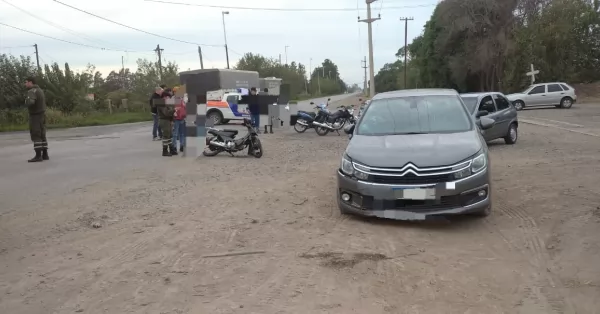 Un motociclista resultó fracturado al chocar con un automóvil en Puerto San Martín 