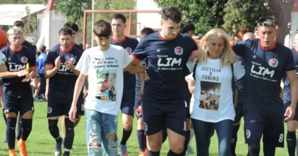 El club Aldao le rindió homenaje y despidió a Tobias Muñoz