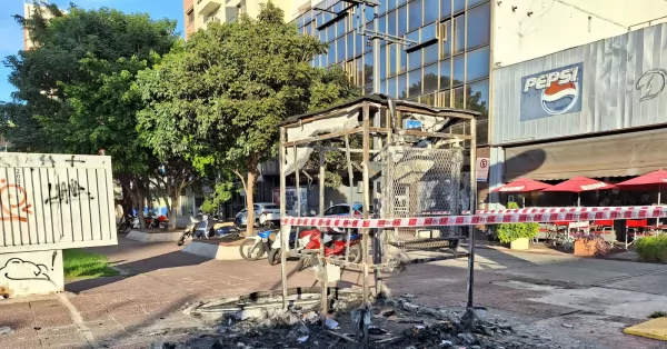 Prendieron fuego una estación para cargar tarjetas de colectivos en Rosario 