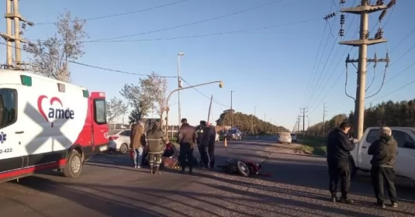 Un auto y una moto chocaron en Puerto San Martín