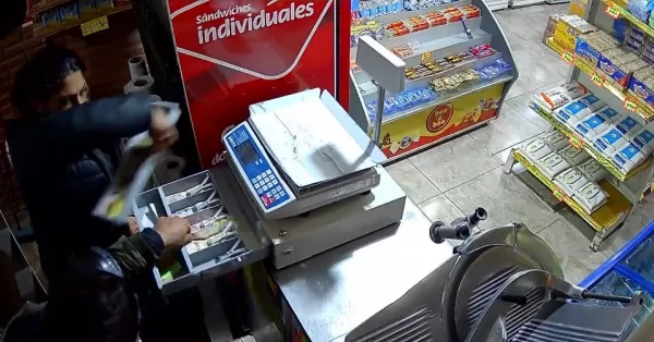 Una pareja robó en un comercio y todo quedó registrado en las cámaras de seguridad