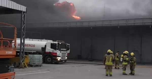 Incendio y pérdidas millonarias en una fábrica de Roldán