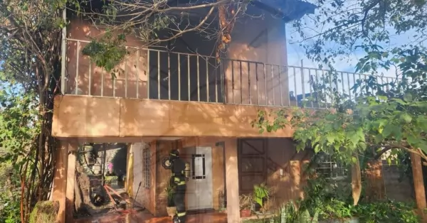 Incendio en barrio Bouchard: continúan internadas la mamá y su hija de 3 años