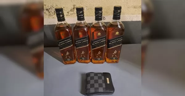 Robó 4 botellas de Whisky Johnnie Walker y se lo llevaron detenido