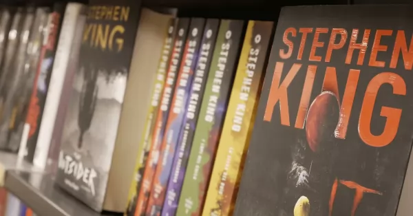 Prohíben más de 300 libros en Estados Unidos, entre ellos obras de Stephen King