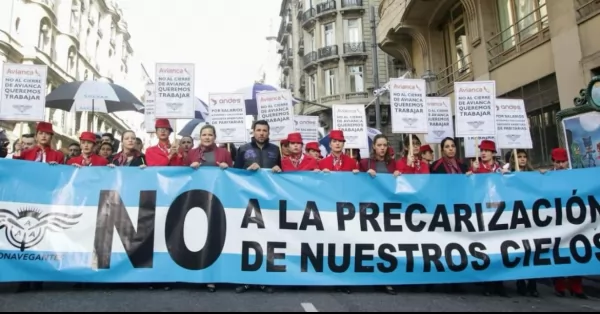 Aeronavegantes en “estado de alerta y movilización” por el DNU de Milei