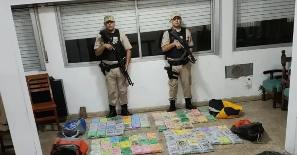 Decomisaron casi 300 kilos de cocaína con un operativo en el Río de La Plata