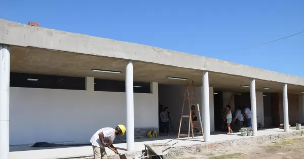 Siguen las obras en la Escuela 1328 en barrio San Sebastián de Puerto San Martín 