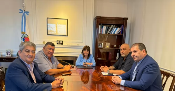 Taxistas acordaron con Patricia Bullrich más personal de fuerzas federales para Rosario