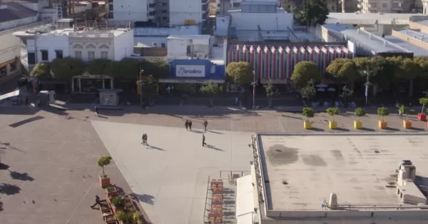 Pulmón verde en pleno centro: aplicarán un parquizado en la Plaza Montenegro de Rosario