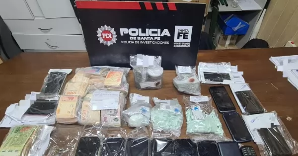 Un millón de pesos y 200 dosis de cocaína fueron encontradas tras allanar barrio Mitre en San Lorenzo