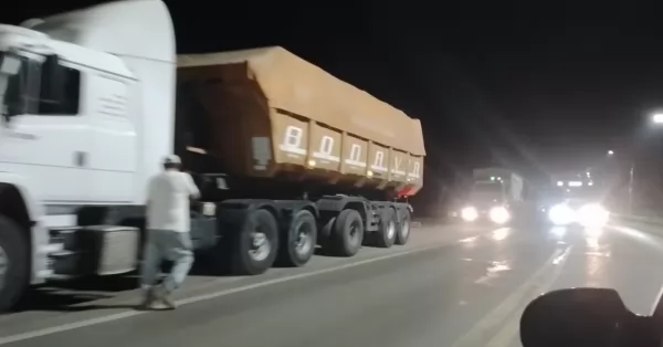 Gran congestión de camiones en los ingresos a San Lorenzo desde la autopista Rosario – Santa Fe 