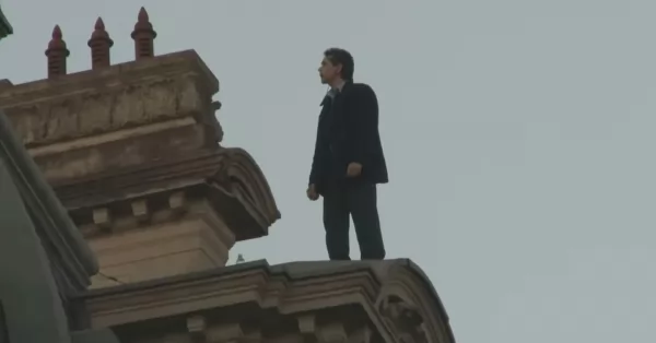 Un hombre disfrazado de Batman amenazó con tirarse del techo de un edificio en Buenos Aires