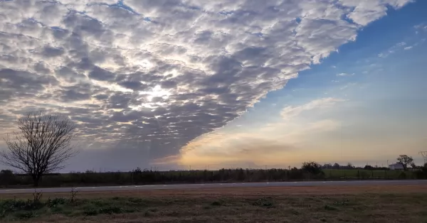 Máxima de 22 grados y posibles lluvias aisladas en la tarde