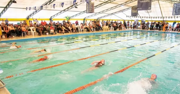 Timbúes: más de 350 nadadores participaron de un encuentro en el Polideportivo