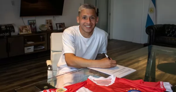 El puertense Matías Perelló extendió su contrato con Argentinos Juniors hasta 2027