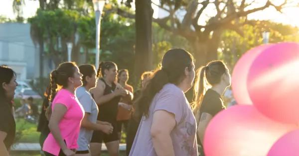 Timbúes se sumó al “Octubre Rosa” con una caminata para concientizar sobre el cáncer de mama