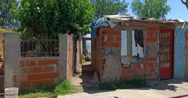 Una familia necesita ayuda tras un incendio que destruyó parte de su vivienda en Fray Luis Beltrán