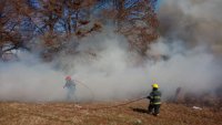 Martes agitado para los bomberos por cuatro quemas de pastizales