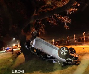 San Lorenzo: perdió el control de su auto y chocó contra un árbol