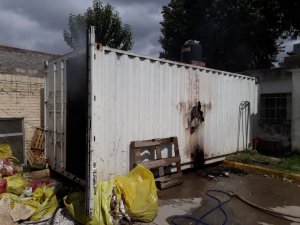 Se incendió un contenedor con archivos en el Hospital Granaderos a Caballo