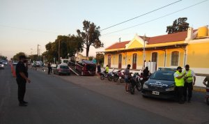 Control policial en Bermúdez: dos demorados y más de 30 vehículos al corralón 
