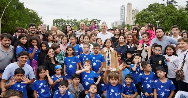Abel Pintos volvió a participar de una plantación de árboles en Rosario 