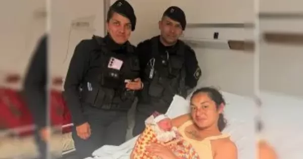 Rosario: dio a luz en la vía pública gracias a la ayuda de dos policías  