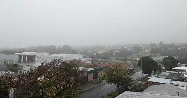 Una nueva jornada sin sol, con humedad y llovizna qué mejoraría por la tarde 