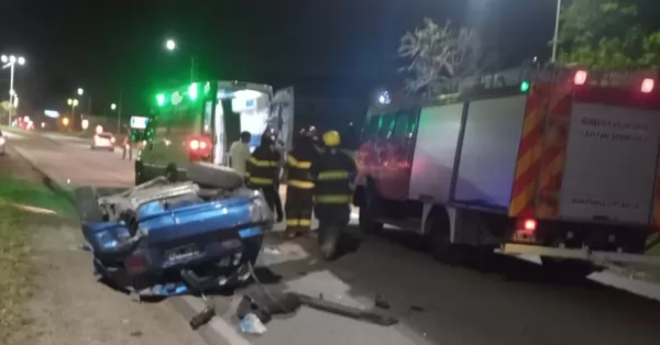 Accidente fatal en Capitán Bermúdez: un joven murió tras volcar con su auto frente a Martín Coppa