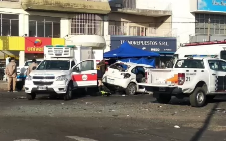 Un bermudense y una beltranense fallecieron tras chocar con un colectivo en Rosario