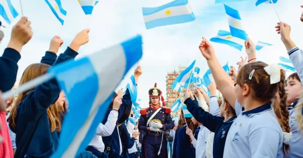 Invitan a abrazar el Campo de la Gloria con una gran bandera argentina