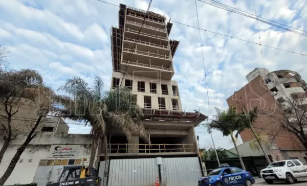 Tragedia en San Lorenzo: el hermano de una de las víctimas bajó por la escalera y salvó su vida