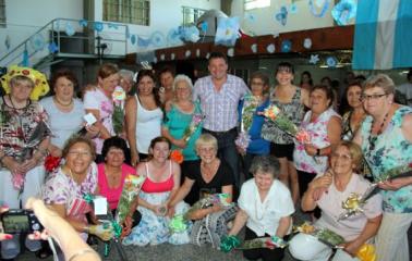 San Lorenzo: El Municipio agasajó a 450 abuelos de la ciudad