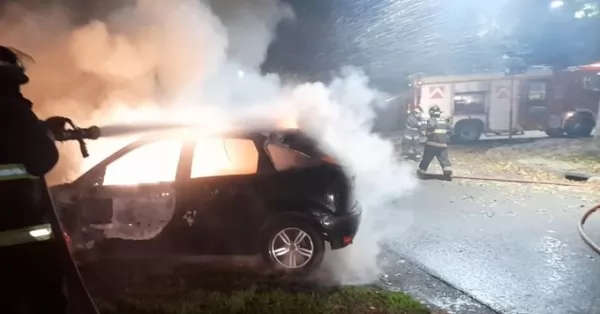 Detuvieron a cuatro personas por haber participado de los incendios a los vehículos estacionados en Rosario