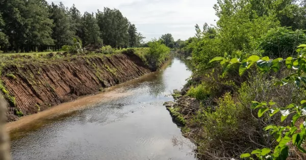 Comenzaron los trabajos para la limpieza y saneamiento de un sector del arroyo Ludueña