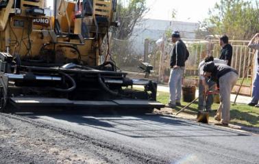 Asfaltaron un nuevo tramo de calle Juan Manuel de Rosas