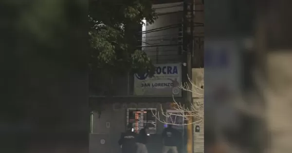 Balearon la fachada de la sede de la UOCRA en San Lorenzo