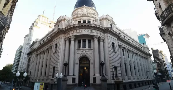 Proponen limitar el poder fiscal municipal y frenar tasas como el peaje a camiones en los accesos a los puertos